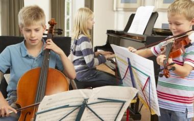 Η σελίδα μας δίνει την δυνατότητα στα παιδιά σας να ακούνε και άλλα είδη μουσικής, όχι μόνο χιπ χοπ