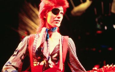 Το Rolling Stone εξηγεί γιατί ο David Bowie ήταν ο μεγαλύτερος ροκ σταρ