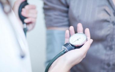 8 σοβαροί κίνδυνοι για την υγεία εάν έχετε ελαφρώς αυξημένη αρτηριακή πίεση