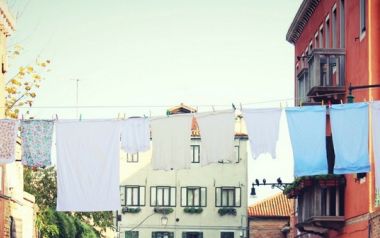9 συμβουλές για να στεγνώνετε τα ρούχα σας γρήγορα τον χειμώνα...