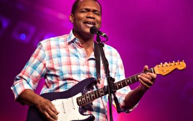 Robert Cray: Μια από τις δημοφιλέστερες εν ζωή μορφές του μπλουζ... 