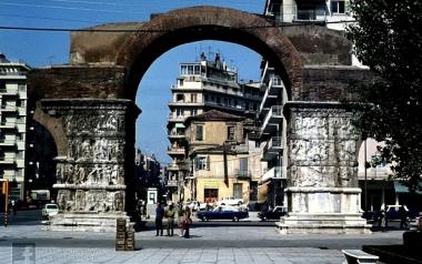 Η Θεσσαλονίκη και η όμορφη δεκαετία του 1970 σε έγχρωμες φωτογραφίες