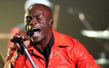 Crazy, 1 τίτλος, 5 τραγούδια, η ΄τρέλα΄ πουλάει