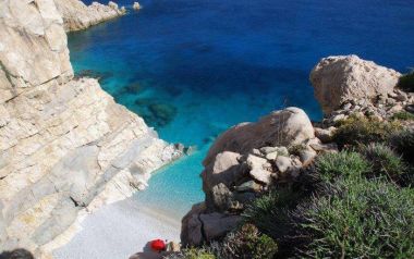 Η Δάφνη Ζουγρή μας ταξιδεύει 'αλλού' με 10 τραγούδια