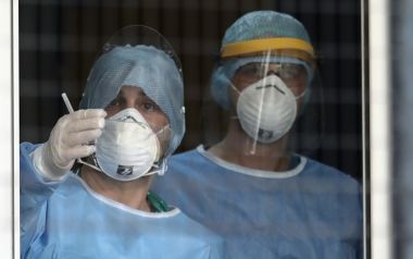 ΕΟΔΥ: Ποιοι είναι πιο ευάλωτοι στον κορονοϊό στην Ελλάδα