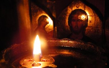 Πάσχα, μήνυμα αγάπης. Το παραμύθι ότι η Ελλάδα ποτέ δεν πεθαίνει δεν αποτελεί εγγύηση για το μέλλον