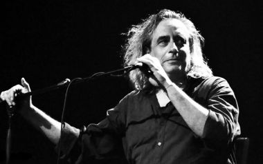 Ο Γιάννης Αγγελάκας απαντά μετά τις δηλώσεις της Νατάσσας Μποφίλιου