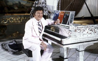 Τραγούδια που αναφέρουν τον Liberace, 102 χρόνια από την γέννηση του