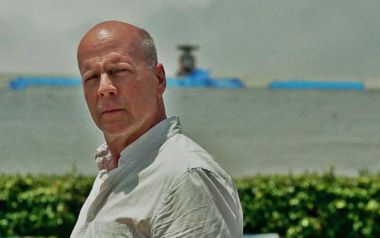 O Bruce Willis διακοπές στην Αίγινα