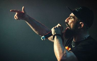 Τι μουσική ακούνε σήμερα οι πιτσιρικάδες; Τι είναι ο 12ος πίθηκος, κάτι που πρέπει να μάθετε