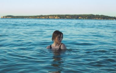 Θαλασσινό νερό: Μια βουτιά στη θάλασσα μπορεί να βελτιώσει την υγεία και τη διάθεση σας