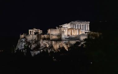O νέος φωτισμός της Ακρόπολης: Ακόμα και αν η ομορφιά δεν σώζει τον κόσμο, μπορεί να τον κάνει καλύτερο