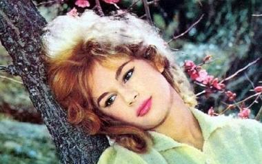 Αλίκη Βουγιουκλάκη: Η ζωή της ηθοποιού που έγινε μύθος - Από τα δύσκολα παιδικά χρόνια μέχρι την αποθέωση