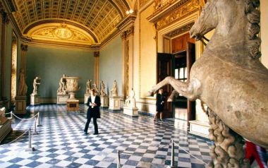 Λούβρο: Μια βόλτα στο μουσείο με 3 υπέροχα βίντεο