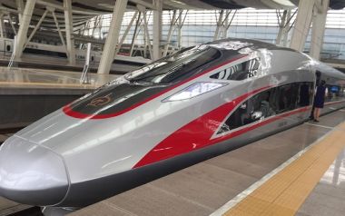 Σε λειτουργία νέο μαγνητικό τρένο στην Κίνα, το οποίο αιωρείται πάνω από τις ράγες