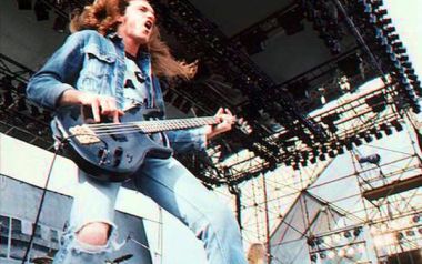 Η φοβερή εισαγωγή από το For Whom the Bell Tolls του Cliff Burton