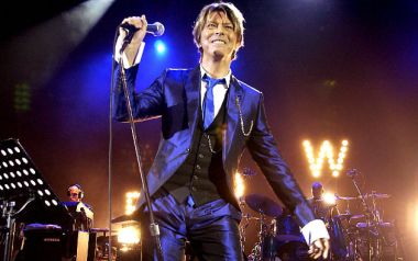 Δείτε τα γραμματόσημα με τον David Bowie