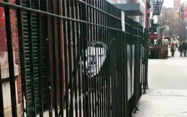 Ένα ιδιαίτερο street art σχέδιο για τον David Bowie στην Νέα Υόρκη...