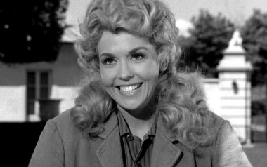 Έφυγε από την ζωή η Donna Douglas - The Beverly Hillbillies