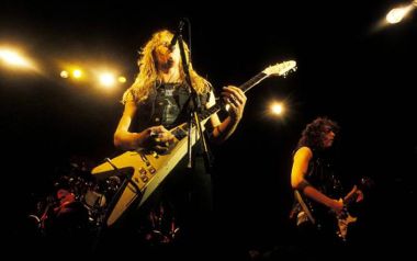 Απίθανο, Enter Sandman-Metallica με παιχνίδια σαν όργανα