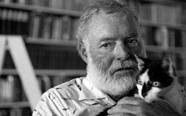 Έρνεστ Χέμινγουεϊ: Ο άνθρωπος είναι το μόνο ζώο που μπορεί να γελάει, αν και έχει τους λιγότερους λόγους για να το κάνει...