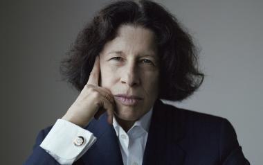 Fran Lebowitz: Ζωντανά από την Κεντρική Σκηνή της Στέγης, ένα απρόβλεπτο live streaming