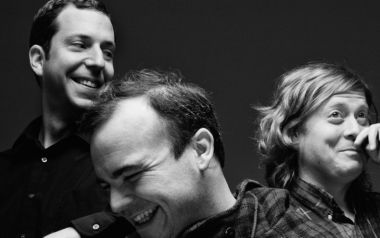 Ο τύπος από τους Future Islands μιμείται τόσο πολύ αυτόν τον τραγουδιστή...