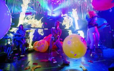 Miley Cyrus/Flaming Lips άρχισαν περιοδεία