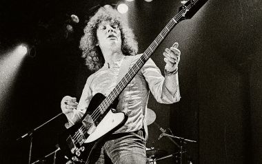 Sweet - The Ballroom Blitz, αρχίζει με τη φράση Are you ready Steve