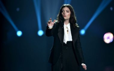 Η ζωή έχει δυσκολίες και οι νέοι είναι καλομαθημένοι, η ραπ προμοτάρει την αποχαύνωση 