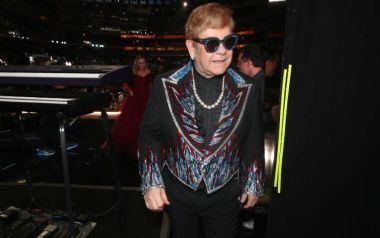 O Elton John έφυγε από την σκηνή στο Λας Βέγκας λέγοντας σε οπαδό του να πάει να γαμ...