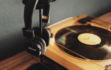 Άν οι κωφοί τραγουδούν, οι τυφλοί ακούνε...; 