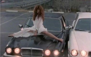 Πώς η Tawny Kitaen, που πέθανε 59 ετών, έγινε το κορίτσι στα βίντεο των Whitesnake