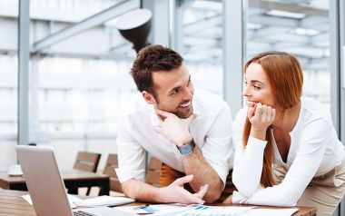 Ανοικτός διάλογος με τις γυναίκες: Ποια είναι η άποψη σας; Πρέπει να φλερτάρουν οι άντρες τις γυναίκες;