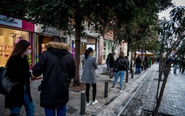 Τι θα γίνει από το Σάββατο και την Δευτέρα με εξόδους και καταστήματα