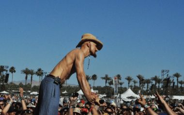 Νέες Μουσικές: Ποπ + Ροκ, Χιπ Χοπ, ηλέκτρονικά vibes, φανκ και πούπουλα...