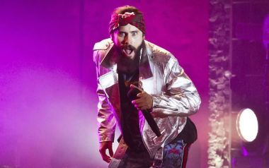 Ο Jared Leto τιμά την μνήμη Bowie, Prince, Cornell, Bennington
