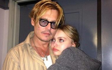 O Johnny Depp παραδέχθηκε ότι έδινε Μαριχουάνα στην 13χρονη κόρη του