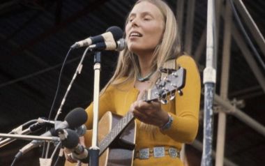 Θα κυκλοφορήσουν τα 4 πρώτα άλμπουμ της Joni Mitchell με remaster