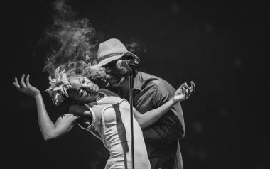Μια Αφρική που μας αφορά - Η εκρηκτική παράσταση Kalakuta Republik του Σερζ Αιμέ Κουλιμπαλύ, έρχεται στη Στέγη