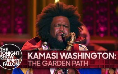 Ο Kamasi Washington στην πρώτη του εμφάνιση στην Αμερικάνικη TV, στον Jimmy Fallon