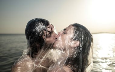 Ο Παράδεισος στη Στέγη: Δεν είναι μία ακόμη παράσταση, είναι ένα σαρκαστικό μήνυμα εκκένωσης του πλανήτη