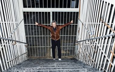 «Η απόλυτη ελευθερία θα υπάρξει όταν θα είναι αδιάφορο αν ζούμε ή δεν ζούμε.» Φ. Ντοστογιέφσκι, Δαιμονισμένοι - Έρχεται στο Θέατρο της Στέγης