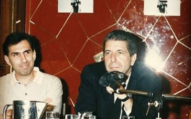 Ένα από τα «παιδιά μας» με τον Leonard Cohen...