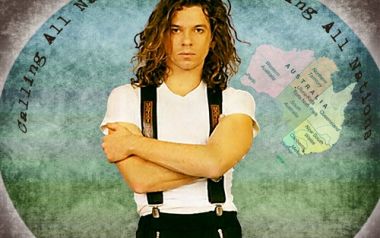 Ο Αυστραλός frontman των INXS, Michael Kelland - ένας από τους πιο εκφραστικούς ερμηνευτές της γενιάς του