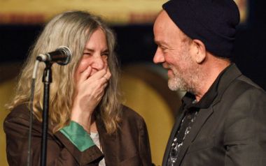 O Michael Stipe τραγούδησε στα γενέθλια της Patti Smith