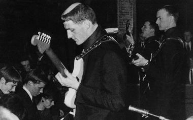 Η αληθινή ιστορία των Monks, σίγουρα είναι πιο παράξενη από ότι ένας σκανδαλοθήρας δημοσιογράφος θα μπορούσε να φανταστεί...