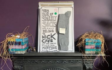 Σε δημοπρασία κάλτσες του Nick Cave για να σωθεί ο μουσικός χώρος Trinity