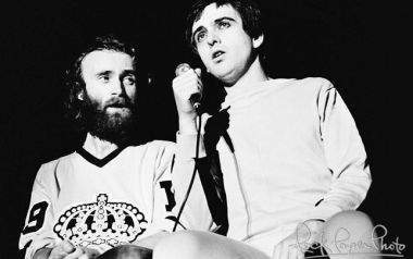 Ποιες είναι οι σχέσεις μεταξύ Peter  Gabriel/Phil Collins