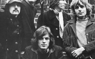 "Us & Them" ανέκδοτη live ηχογράφηση από το 1974 και Playlist στο Spotify